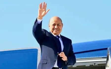 رئيس مجلس القيادة يغادر عدن لإجراء مشاورات حول تطورات الأوضاع الوطنية