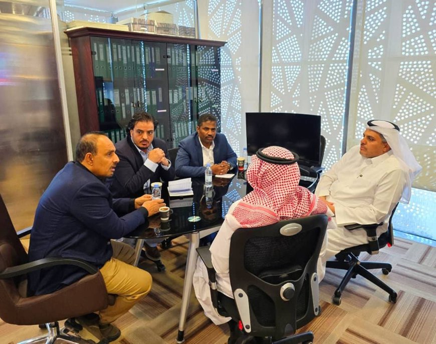 محافظ حضرموت ووزير الكهرباء يناقشان مع البرنامج السعودي مشاريع استراتيجية للكهرباء والتعليم العالي