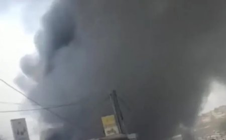 حريق هائل يلتهم مركزاً تجارياً في محافظة حجة