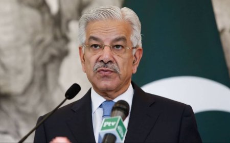 وزير الدفاع الباكستاني يؤكد دعم بلاده الكامل لإيران