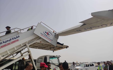 حادث عرضي لطائرة يمنية في مطار عدن يؤخر الرحلة دون إصابات