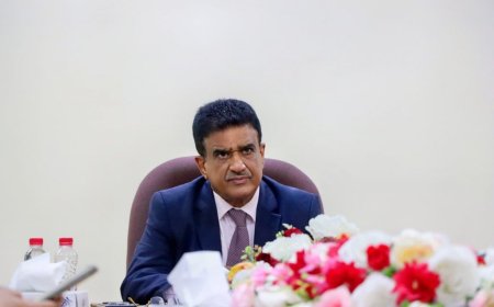 الرئيس العليمي يجري اتصالاً هاتفياً بوزير النفط للاطمئنان على صحته