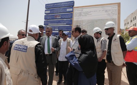 أمين محلي حضرموت يدشن مشروع صرف صحي جديد بالمكلا