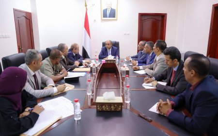 رئيس الوزراء يوجه بسرعة صرف مستحقات الطلاب اليمنيين المبتعثين للربعين الأول والثاني 2024