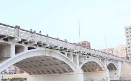 سكان المكلا يتساءلون عن البديل بعد إزالة الجسر الصيني