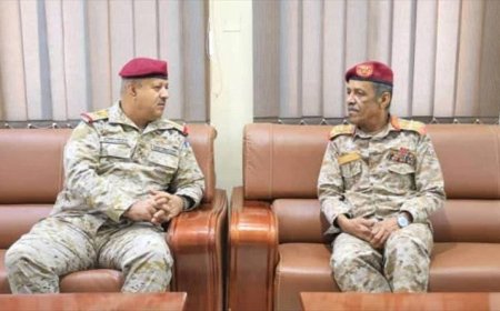 قيادة المنطقتين العسكريتين الأولى والثانية تقر خطة أمنية مشتركة لتأمين المهرة