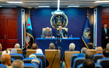 الزُبيدي يرأس اجتماعاً موسعاً لقيادات المجلس الانتقالي الجنوبي