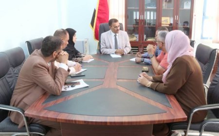 العمقي يلتقي وفدي الصحة العالمية واليونيسف ويبحث مشاريع الدعم الصحي بالمحافظة