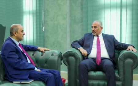 لقاء بن بريك والزُبيدي يناقش الإصلاحات الاقتصادية وصرف المرتبات