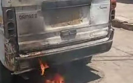 واقعة صادمة في صنعاء.. سائق يُشعل النار بباصه بعد مطاردة مرورية
