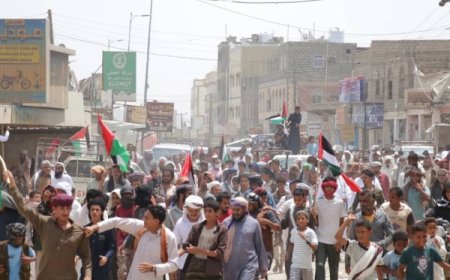 أبين...مئات المحتجين يطالبون بكسر الحصار عن غزة