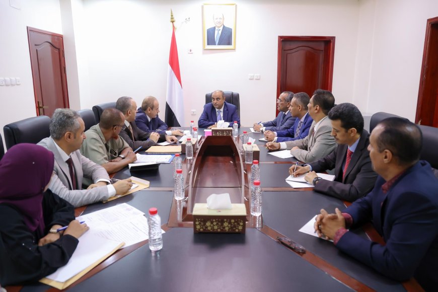 رئيس الوزراء يوجه بسرعة صرف مستحقات الطلاب اليمنيين المبتعثين للربعين الأول والثاني 2024