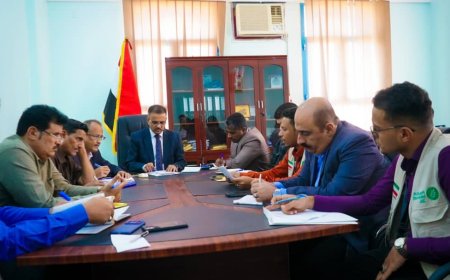 السلطة المحلية بحضرموت تبحث مع العون المباشر أولويات واحتياجات المحافظة للعام 2026م