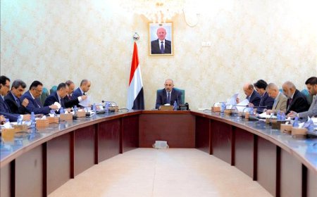 اجتماع لجنة الموارد بعدن يشيد بجهود الحكومة والبنك المركزي في استقرار العملة