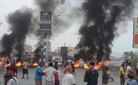 استخدام الرصاص الحي في تريم.. جرحى في صفوف المتظاهرين ضد تدهور الأوضاع المعيشية