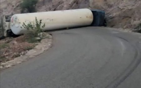 شبوة.. وفاة سائق وإغلاق طريق الضلعة إثر حادث مقطورة غاز