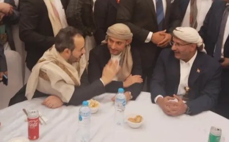 لقاء غير متوقع بين طارق صالح وهاشم الأحمر في قلب القاهرة