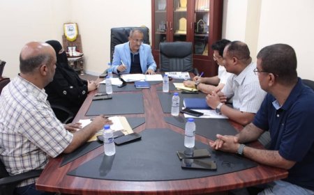 اجتماع موسع بساحل حضرموت يبحث احتياجات الشحر والحامي في مختلف القطاعات