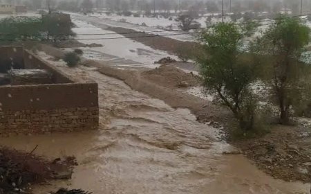 شاهد ارتفاع كبير في منسوب المياه بهضاب حضرموت وتشكل سيول جارفة