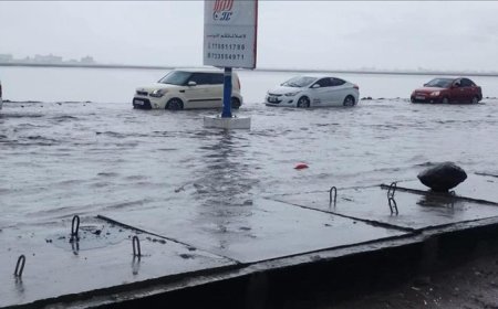 عدن.. السيول تشل حركة السير بين خور مكسر والمنصورة