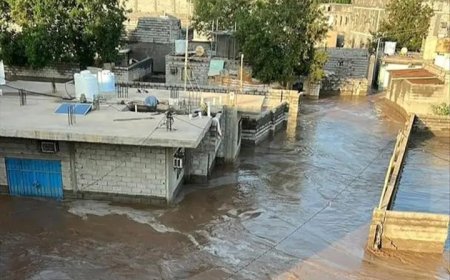 منازل الحسوة تغرق تحت السيول القادمة من أودية لحج