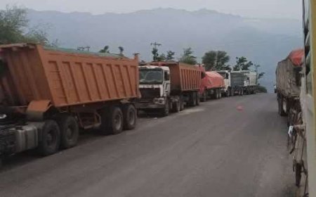 الكشف عن آخر مستجدات أزمة الشاحنات المحتجزة أمام منزل رئيس مجلس النواب بتعز