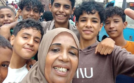 آلاف الطلاب يتوجهون إلى المدارس في اليمن مع بدء العام الدراسي الجديد 2025 – 2026