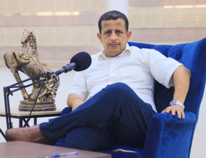 فتحي بن لزرق يهاجم سفر المسؤولين: أيّ منطق يسمح بذلك والرواتب منقطعة؟