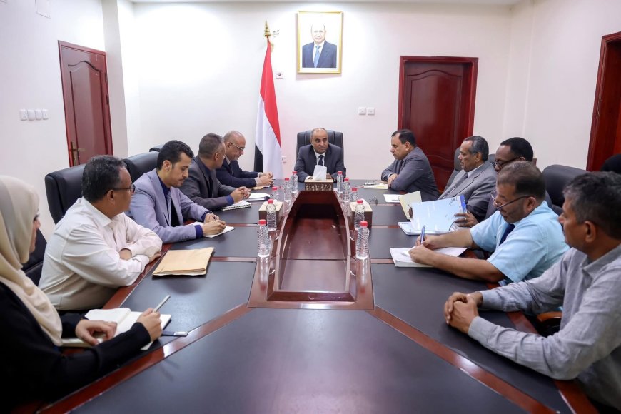 برئاسة رئيس الوزراء.. اجتماع حكومي يسرّع خطوات تأهيل ميناء الاصطياد السمكي