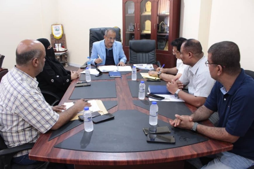 اجتماع موسع بساحل حضرموت يبحث احتياجات الشحر والحامي في مختلف القطاعات