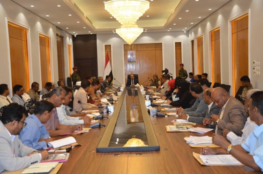 المكتب التنفيذي بحضرموت يشدد على الحفاظ على الاستقرار ومواجهة التحديات الاقتصادية والخدمية