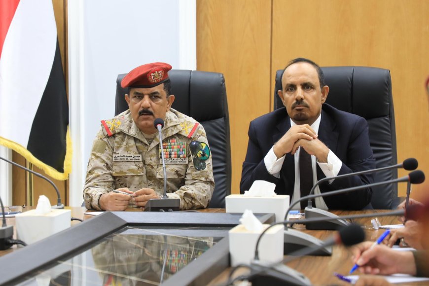 وزير الدفاع: لن نتساهل مع قطع الطرقات ومنع إمدادات وقود الكهرباء في حضرموت