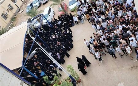 عقب احتجاجات طلابية.. جامعة العلوم ترضخ وتخفض الدولار الجامعي إلى 900 ريال