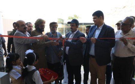 محافظ حضرموت يفتتح مشاريع تعليمية جديدة بالمكلا لتعزيز جودة التعليم