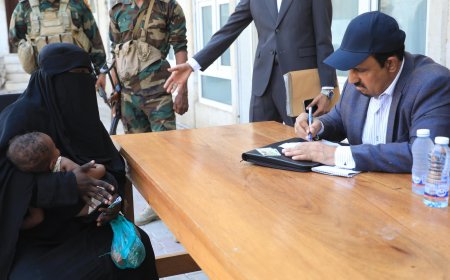 محافظ حضرموت يطلع على احتياجات المواطنين ويوجه بتسهيل متطلباتهم