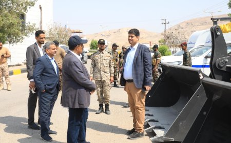 المحافظ بن ماضي يسلّم إسعافات وشيولات لخدمة المواطنين وتحسين الخدمات العامة