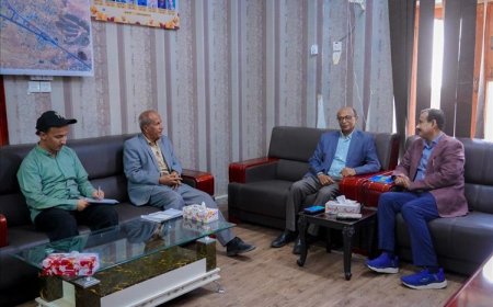 محافظ شبوة ورئيس هيئة موانئ البحر العربي يبحثان تطوير التعاون البحري والملاحي