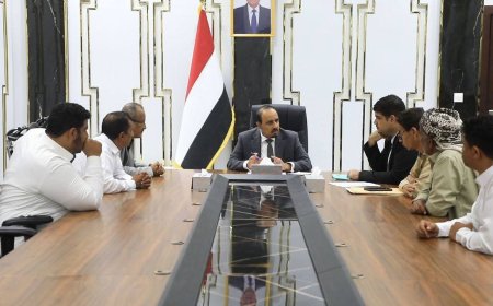 بتمويل محلي.. محافظ حضرموت يعتمد مشروع شق وسفلتة طريق الضليعة – عتود