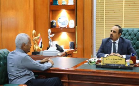 محافظ حضرموت يلتقي خبير الطاقة والنفط والغاز المهندس عمر الحيقي القادم من أمريكا