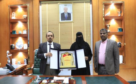 محافظ حضرموت يشيد بدور صندوق تنمية المهارات في دعم الشباب وتأهيل الكوادر