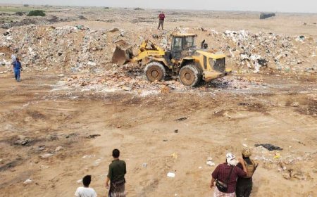 إتلاف 856 كرتون مستحضرات تجميل منتهية الصلاحية بعدن