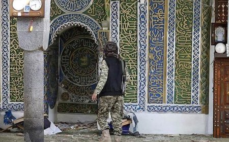 مسلحون حوثيون يحولون جامع السنة إلى منبر تهديدات وكراهية في صنعاء