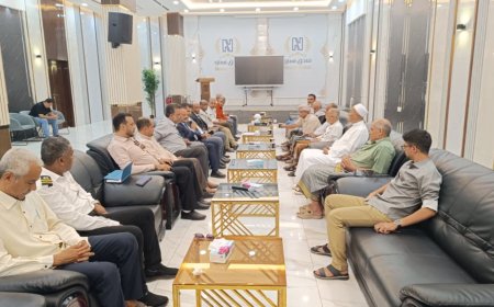 اللجنة الوزارية تبحث مع رجال الأعمال سُبل تطوير الموانئ بحضرموت