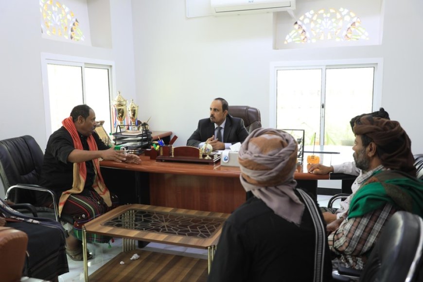 المحافظ بن ماضي يؤكد من المكلا على وحدة الصف ونبذ الفتنة خلال لقائه وفد قبيلة العصارنة