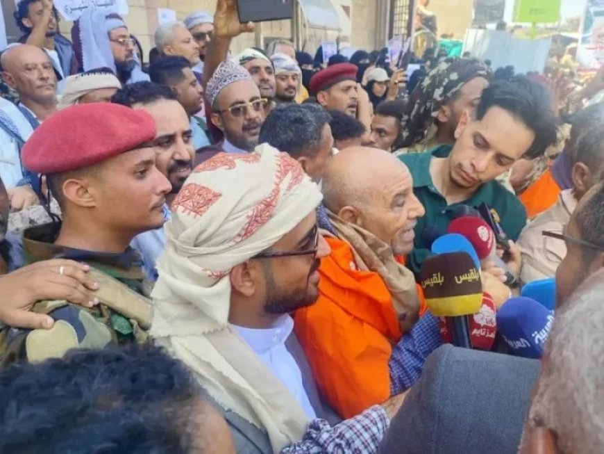 أول ظهور لوالد افتهان المشهري بعد اغتيالها.. شاهد ماذا قال لأبناء تعز