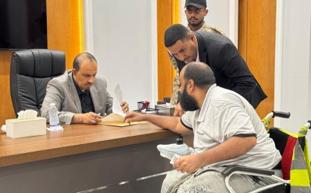 محافظ حضرموت يوجه بتخليص معاملات أكثر من 600 مواطن بشكل فوري