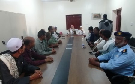 في أول لقاء رسمي.. مقيبل يجتمع بمناصب وأعيان دوعن ويرسم ملامح المرحلة المقبلة