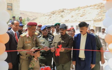 ضمن احتفالات 14 أكتوبر.. محافظ حضرموت يفتتح استراحة وميز الضباط بقيادة المنطقة العسكرية الثانية بالمكلا