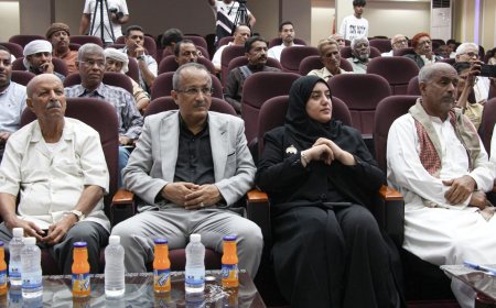 إشهار وتوزيع كتاب القائد الحضرمي صالح بن سميدع في حفل ثقافي بالمسرح الوطني بالمكلا