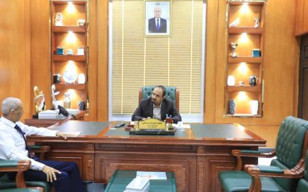 لقاء المحافظ بن ماضي ومدير مديرية دوعن يبحث التحديات الخدمية وعلى رأسها الكهرباء